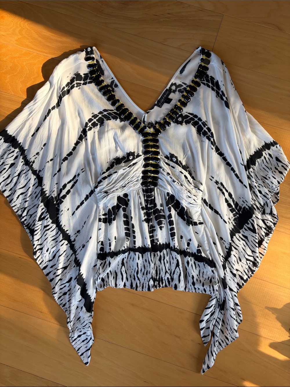 Boho Black & White V-Neck Women’s Top Size Small
